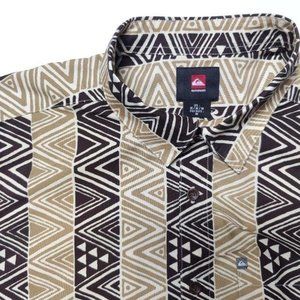 Quicksilver Men's Button Down Shirt Size Medium
